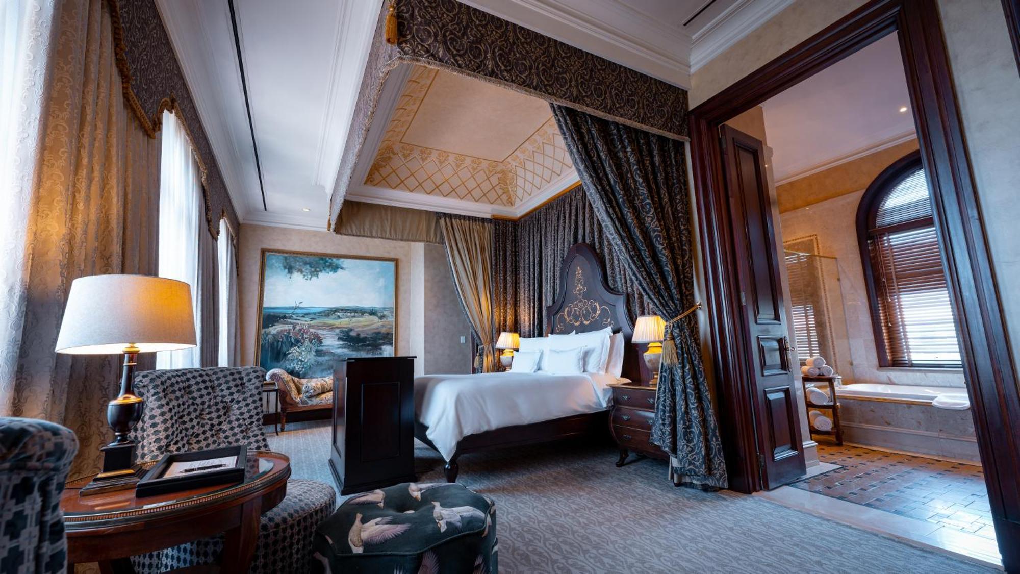 Palazzo Hotel Fourways Exteriör bild A suite at the Mandarin Oriental, Paris