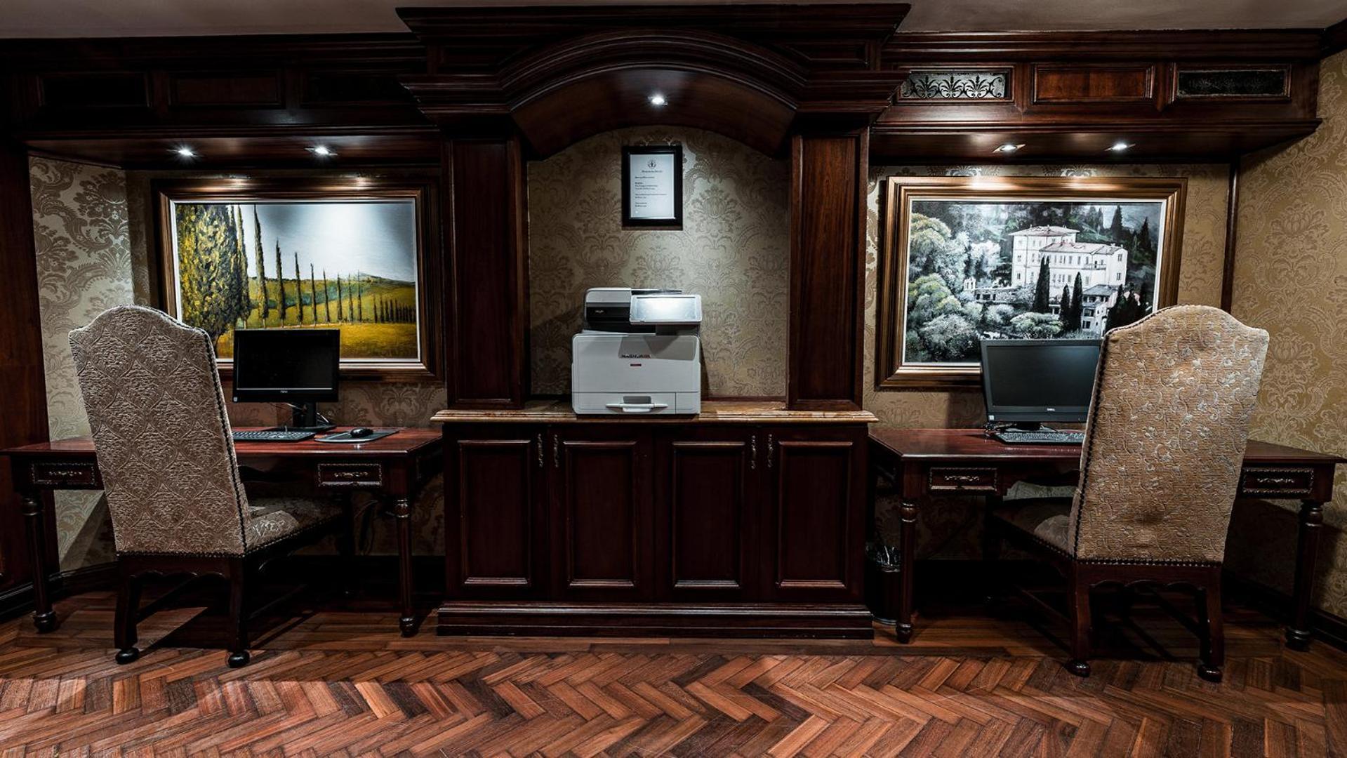 Palazzo Hotel Fourways Exteriör bild Business Center at the White House