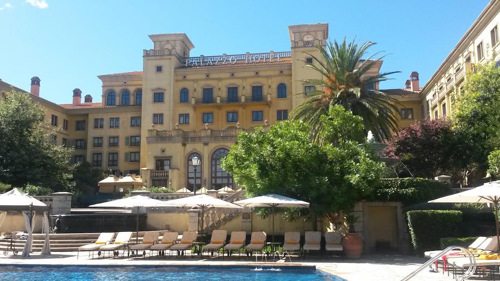 Palazzo Hotel Fourways Exteriör bild Hotel